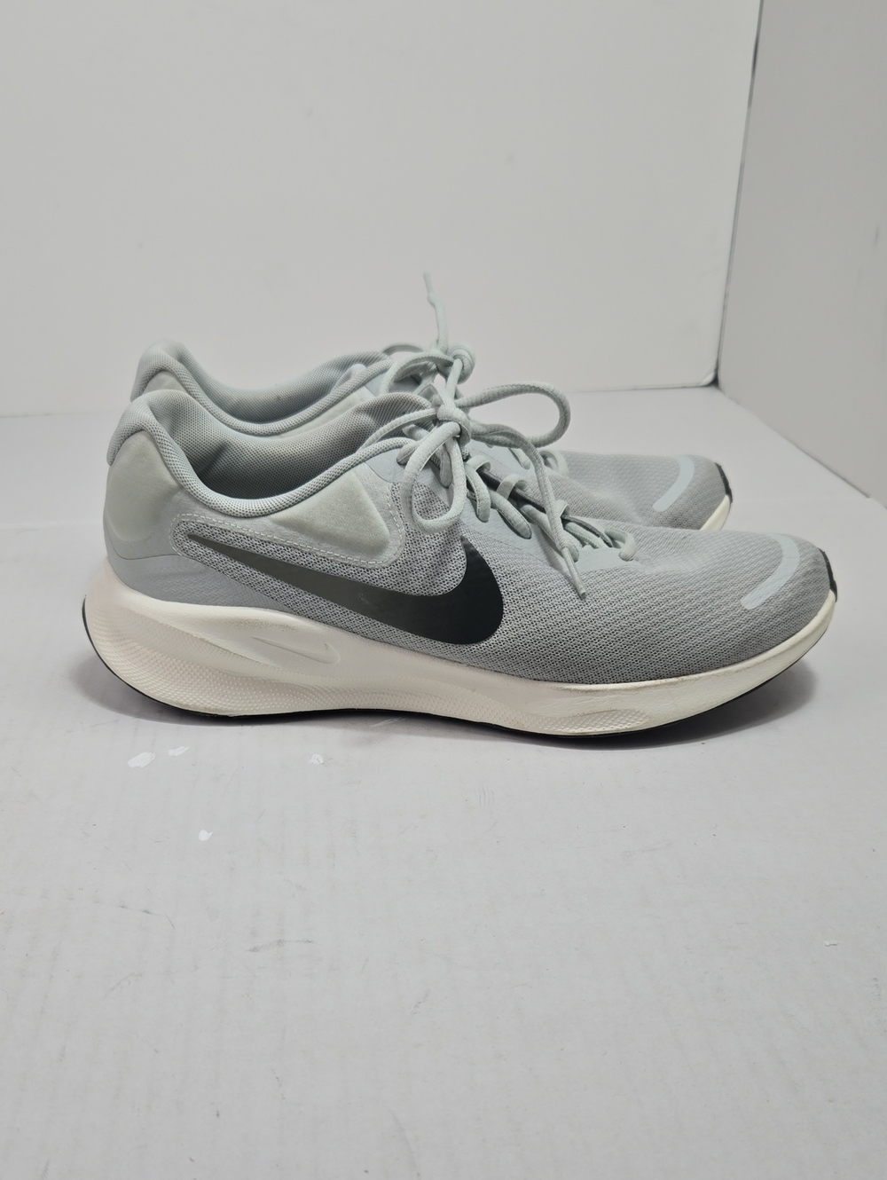 Nike Revolution 7 Light Silver/Light Army/Pale Ivory/Sequoia Excelent! Men Sz 11